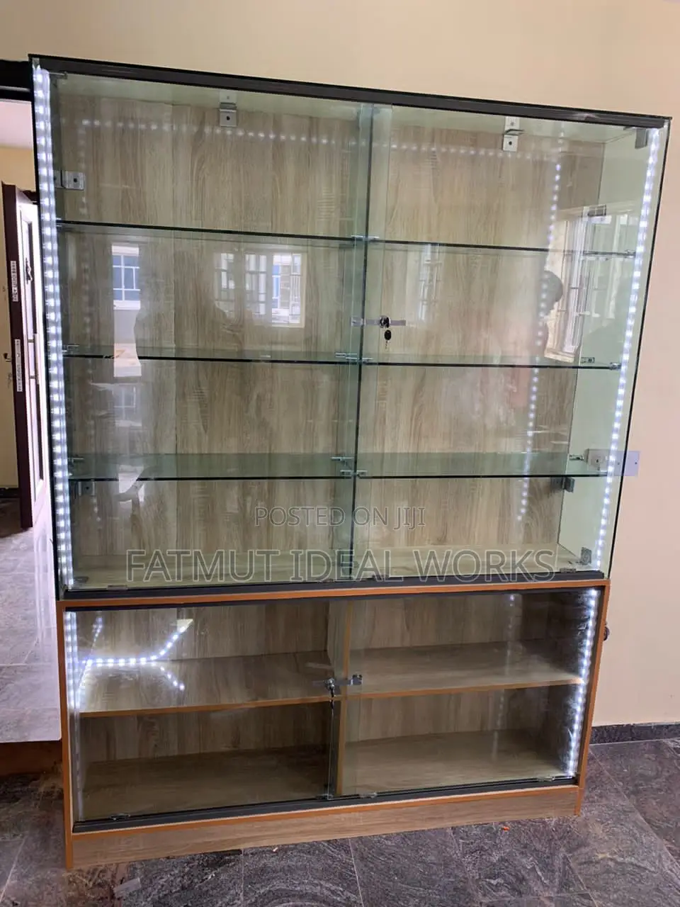 Frameless Display Shelf