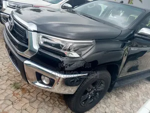 New Toyota Hilux 2024 Black