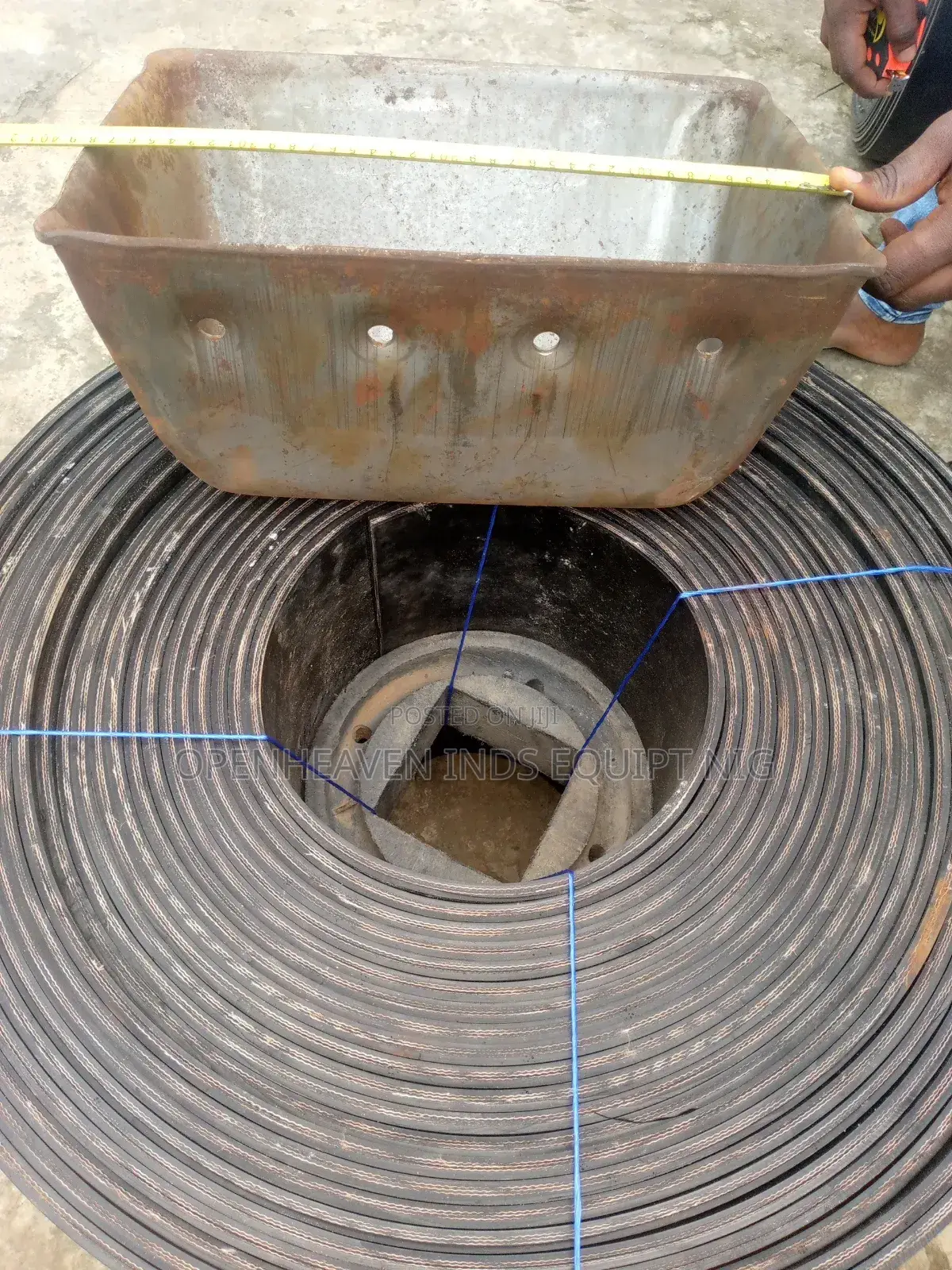 Plastic/Metal/Bolts Elevator Cups