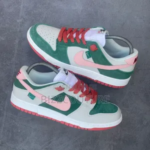 Original NIKE SB DUNK Low Allpetals United Available Instore