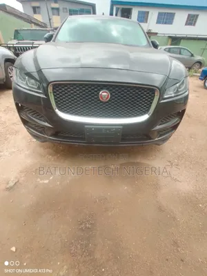 Jaguar F-Pace 25t Premium AWD 2019 Black