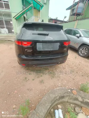 Jaguar F-Pace 25t Premium AWD 2019 Black