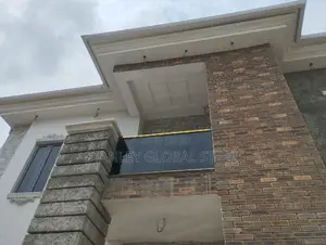 The Frameless Gold Profile Glass