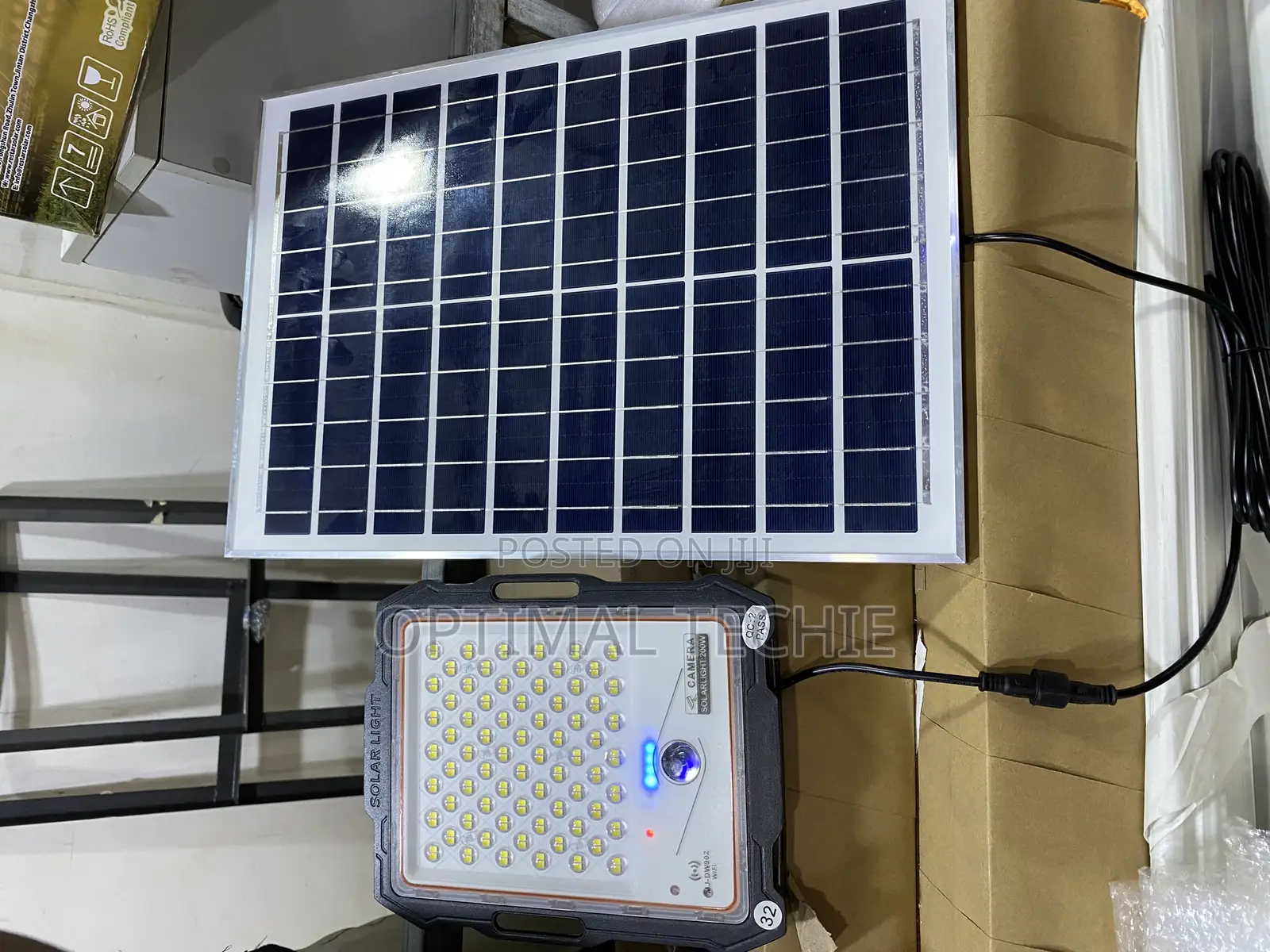 300W Solar Streetlight + CCTV Camera