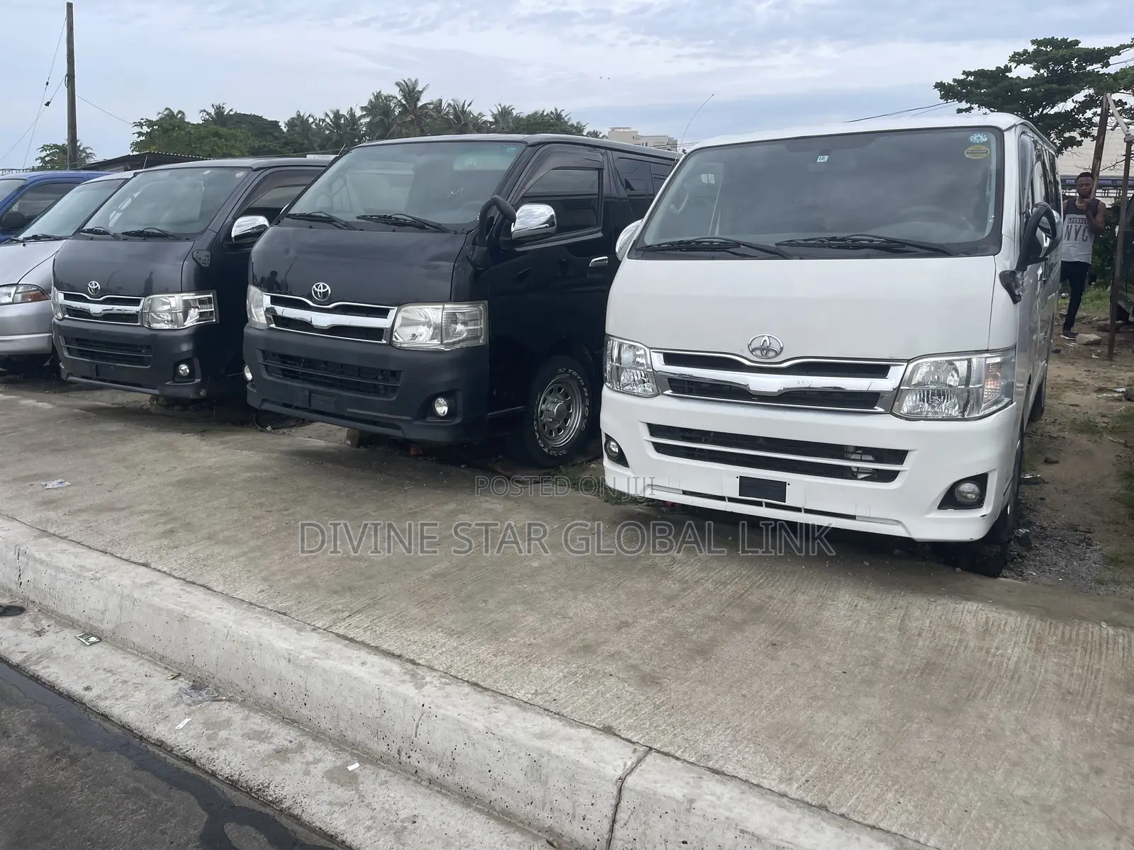 Toyota HiAce 2010 White