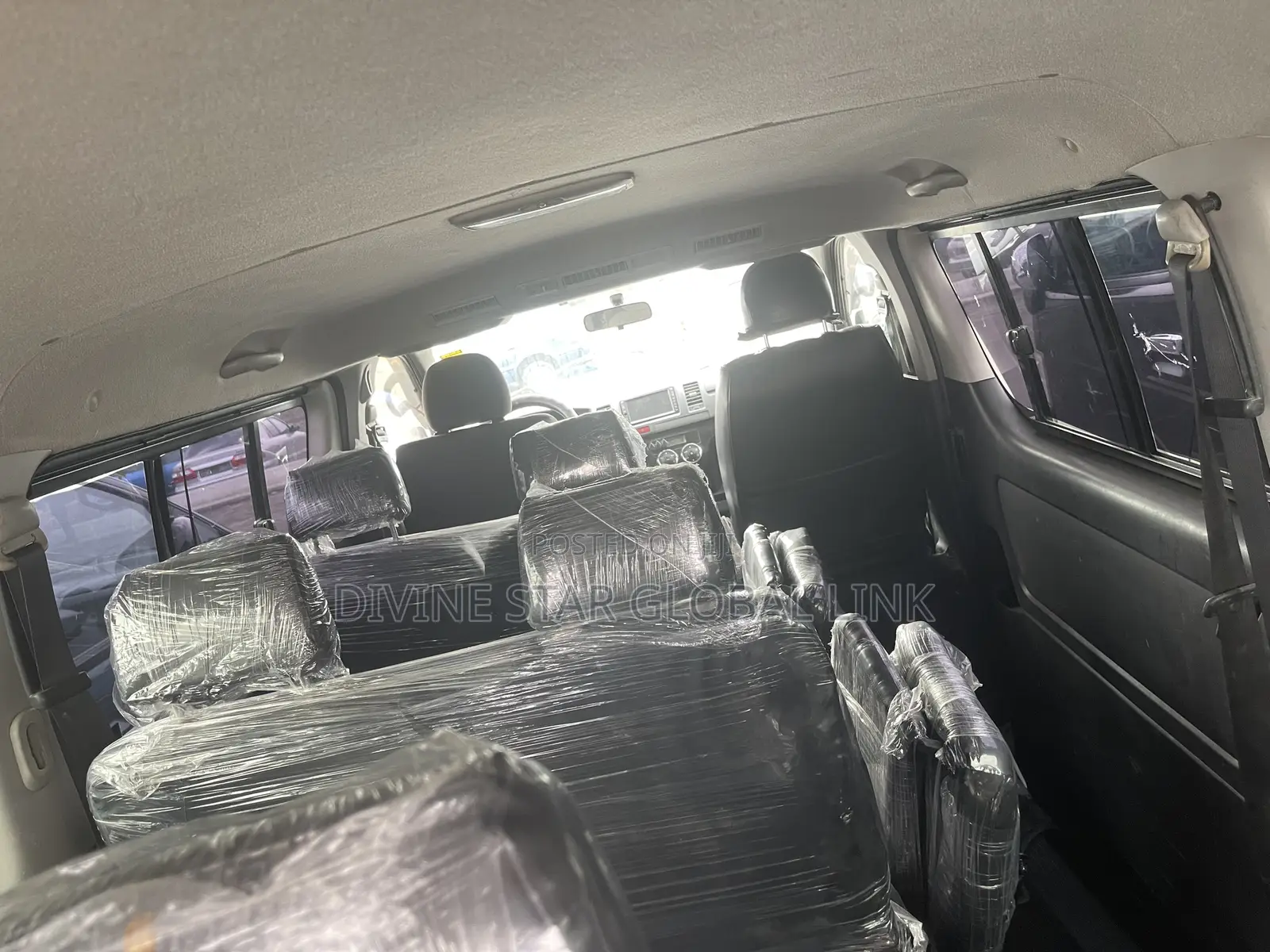 Toyota HiAce 2010 White