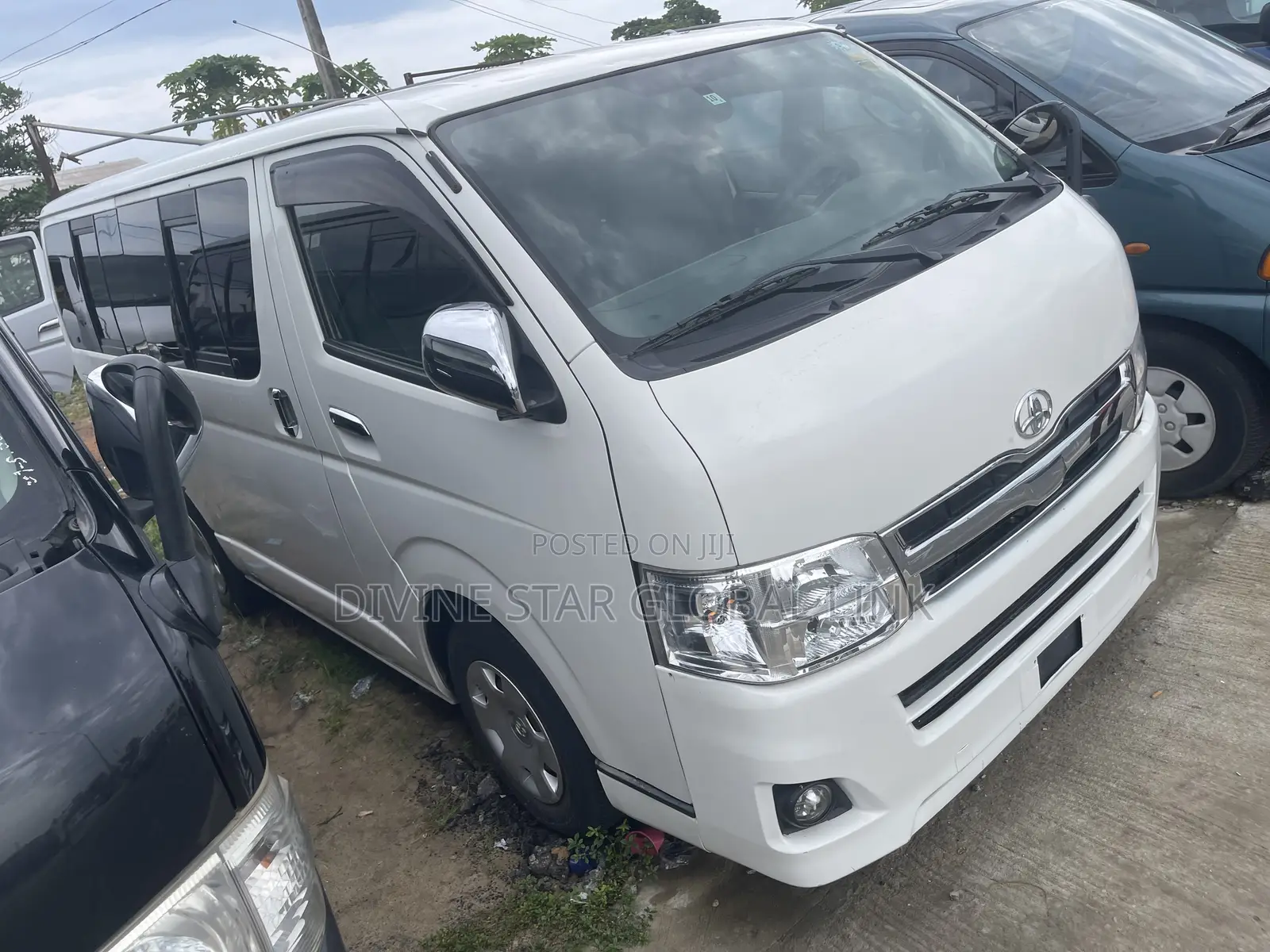 Toyota HiAce 2010 White