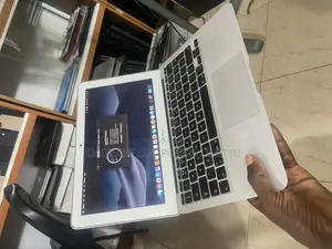 Laptop Apple MacBook Air 4GB Intel Core I5 SSD 128GB