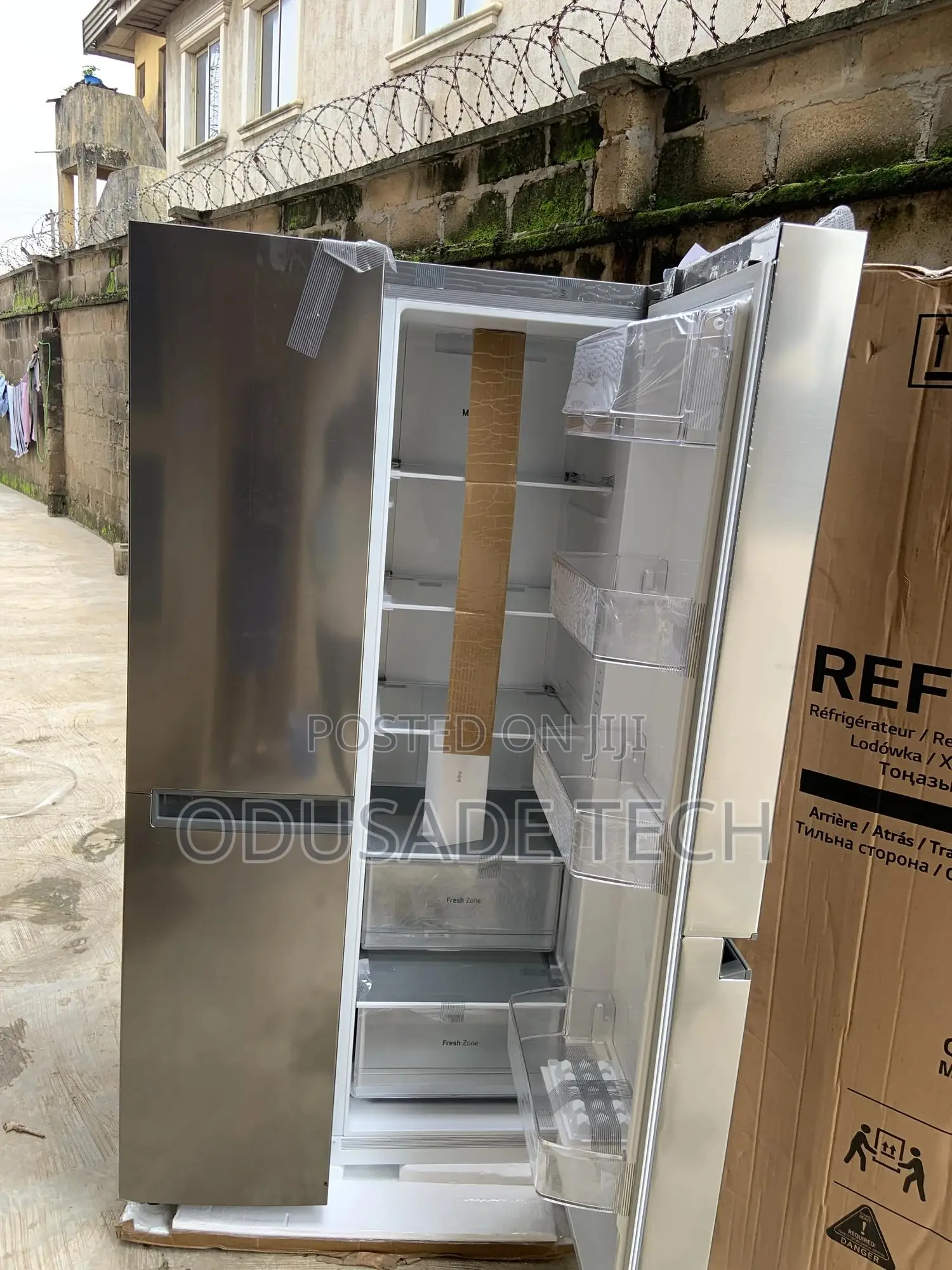 Convenient LG 688L Side-by-Side Refrigerator REF 257 JLYL-B