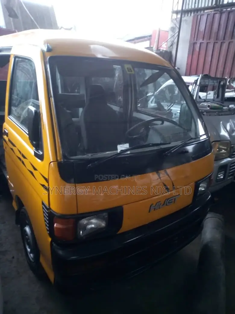 Daihatsu Hijet 2012 Yellow