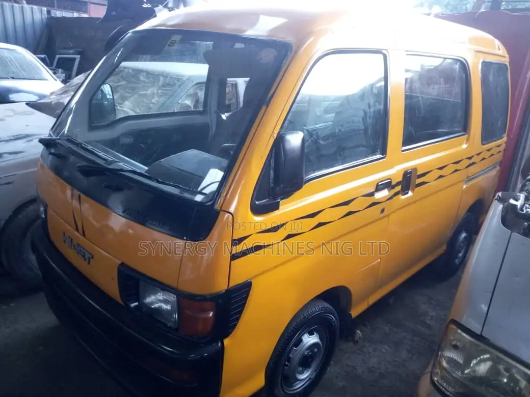 Daihatsu Hijet 2012 Yellow