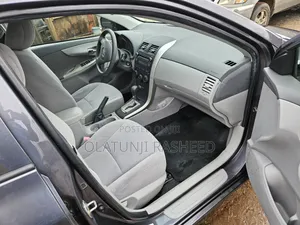 Toyota Corolla LE 4dr Sedan (1.8L 4cyl 4A) 2011 Gray