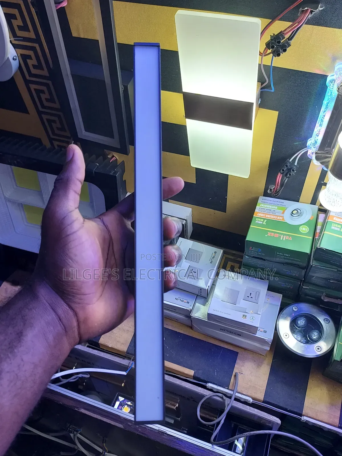 Magnetic Track Light/Suction Light (12 Watts)