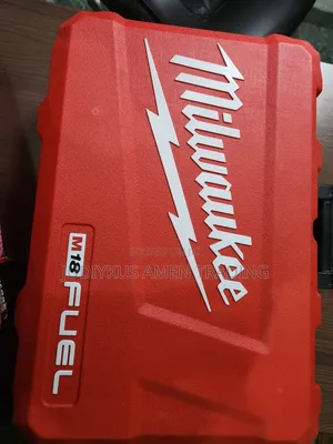Milwaukee Cordless Drilling Machine M18