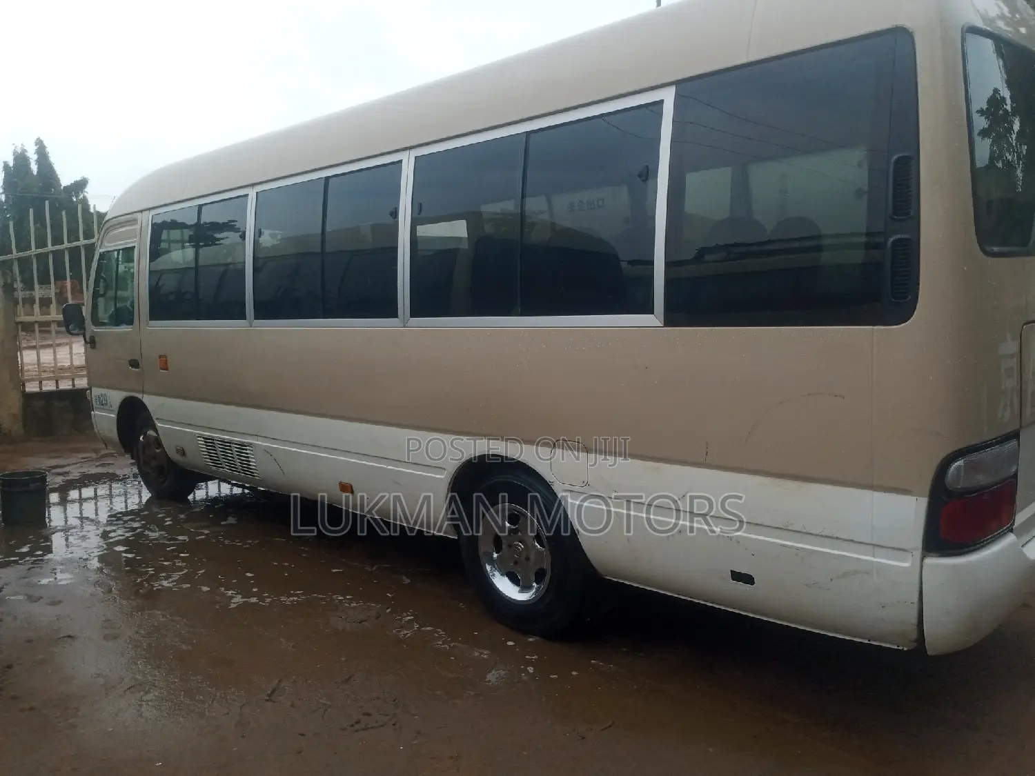 Toyota Coaster 2017 Pink