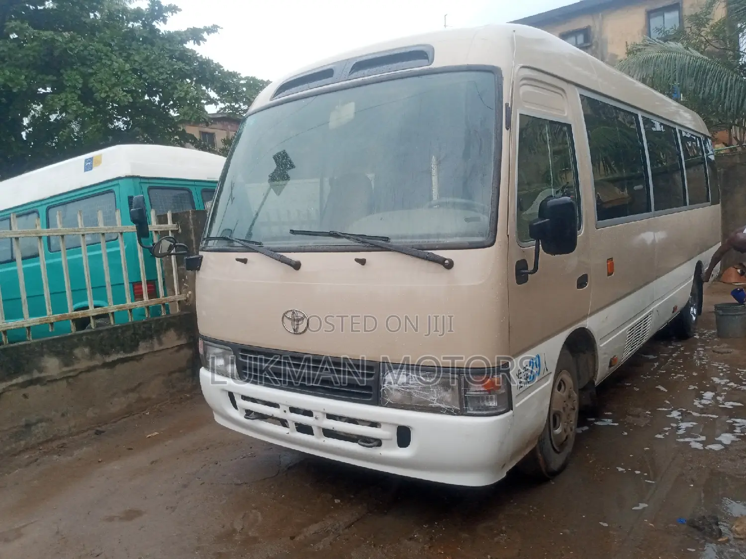 Toyota Coaster 2017 Pink