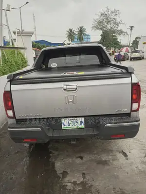 Rolling Cover With TRD Spoiler for Ridgeline
