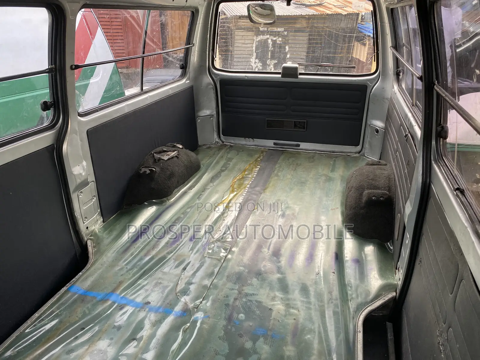 Mitsubishi Delica 2014 Silver