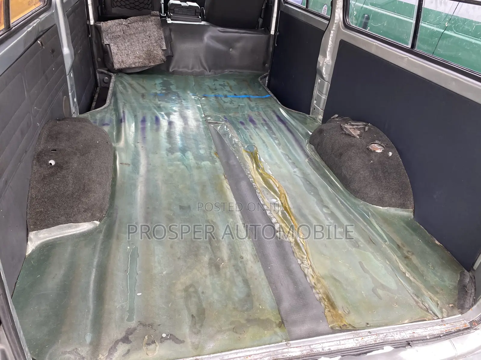 Mitsubishi Delica 2014 Silver