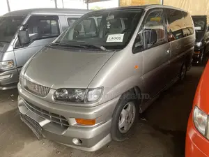 Mitsubishi Space Gear 2003 Silver