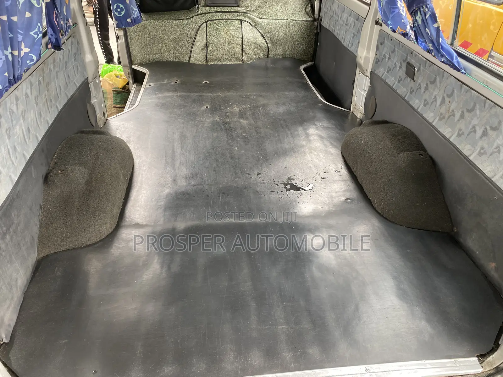 Mitsubishi Delica 2010 Grey