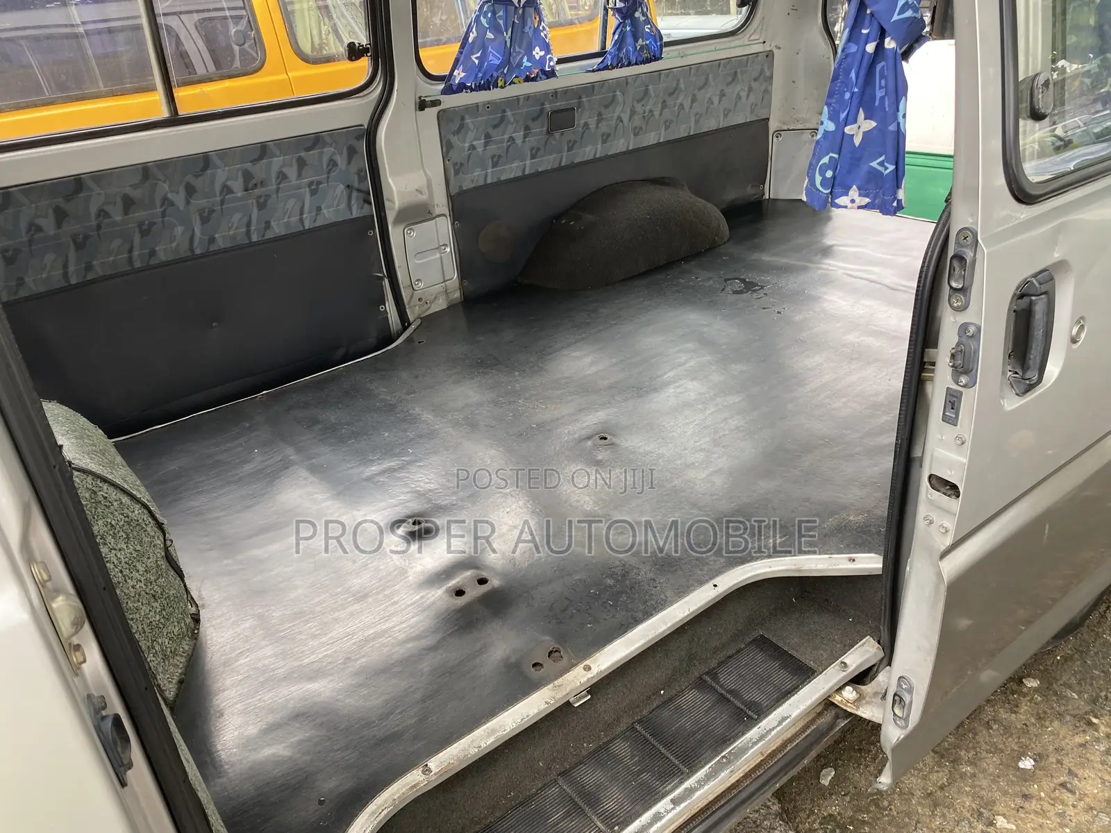 Mitsubishi Delica 2010 Grey