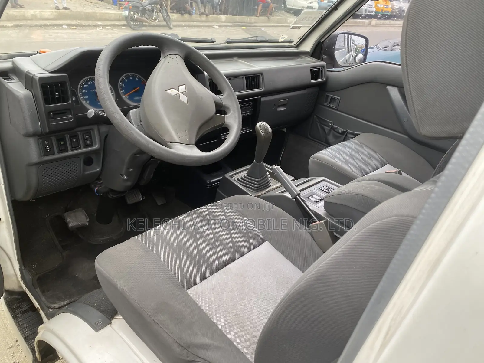 Mitsubishi Delica 2012 White