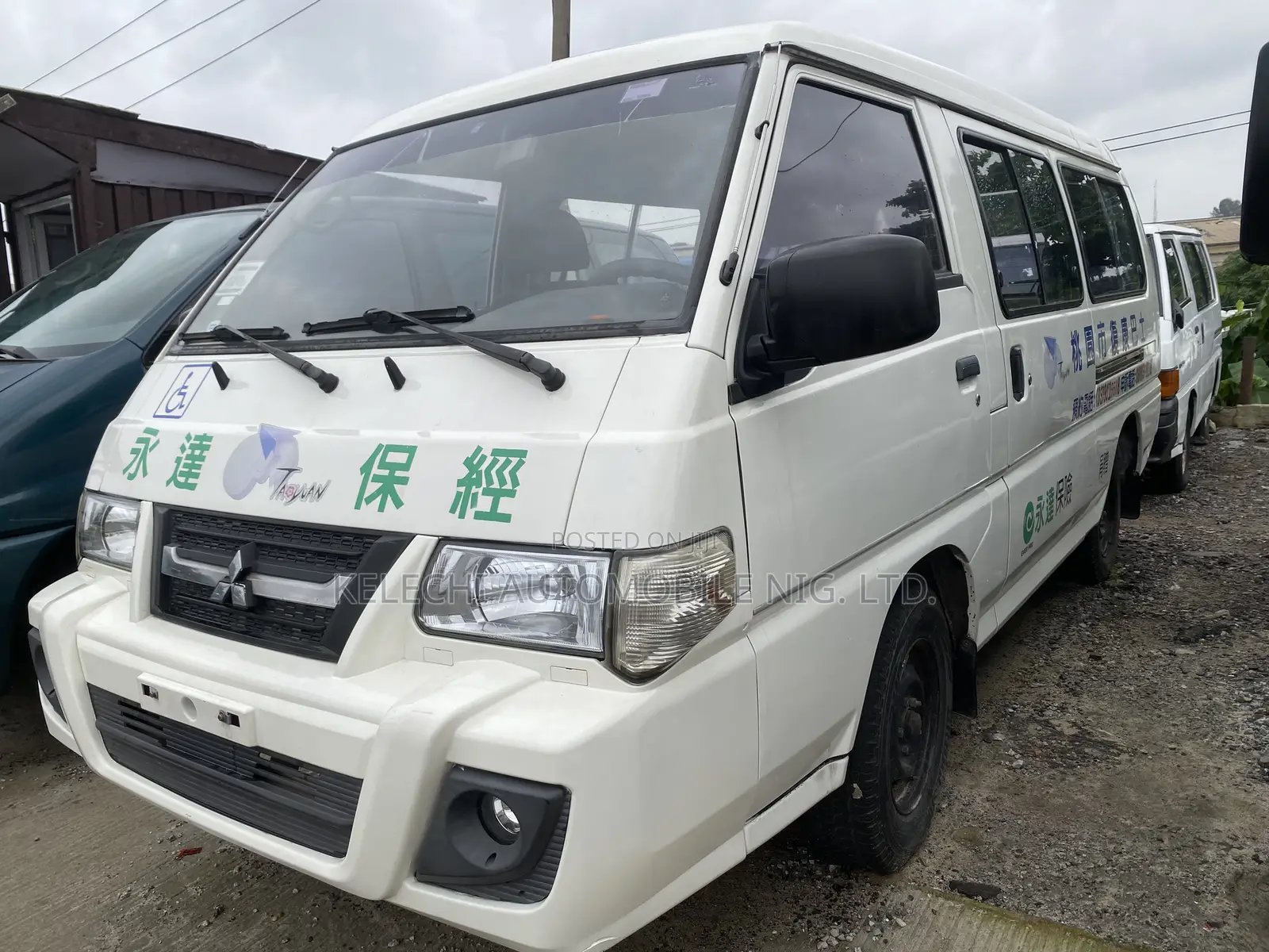 Mitsubishi Delica 2012 White