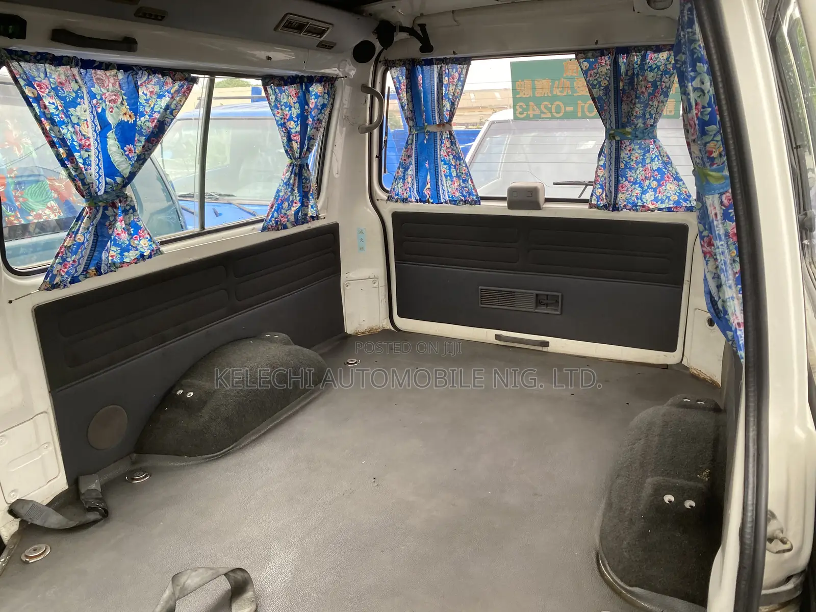 Mitsubishi Delica 2012 White