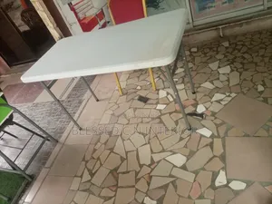 Classic Plastic Table