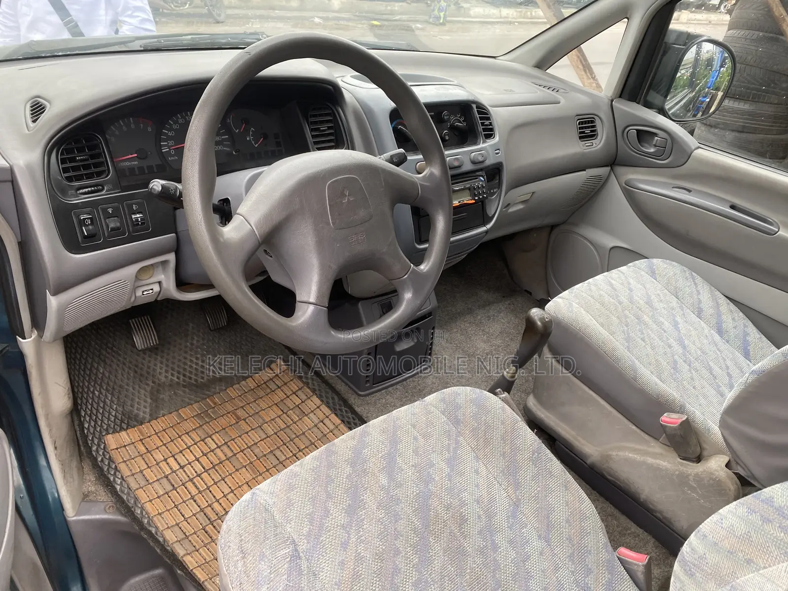 Mitsubishi Space Gear 2003 Blue