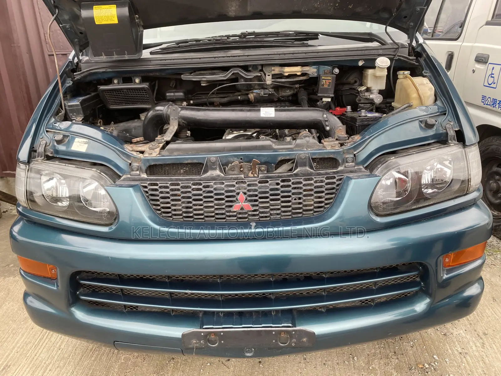 Mitsubishi Space Gear 2003 Blue