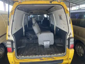 Mitsubishi Delica 2006 Yellow