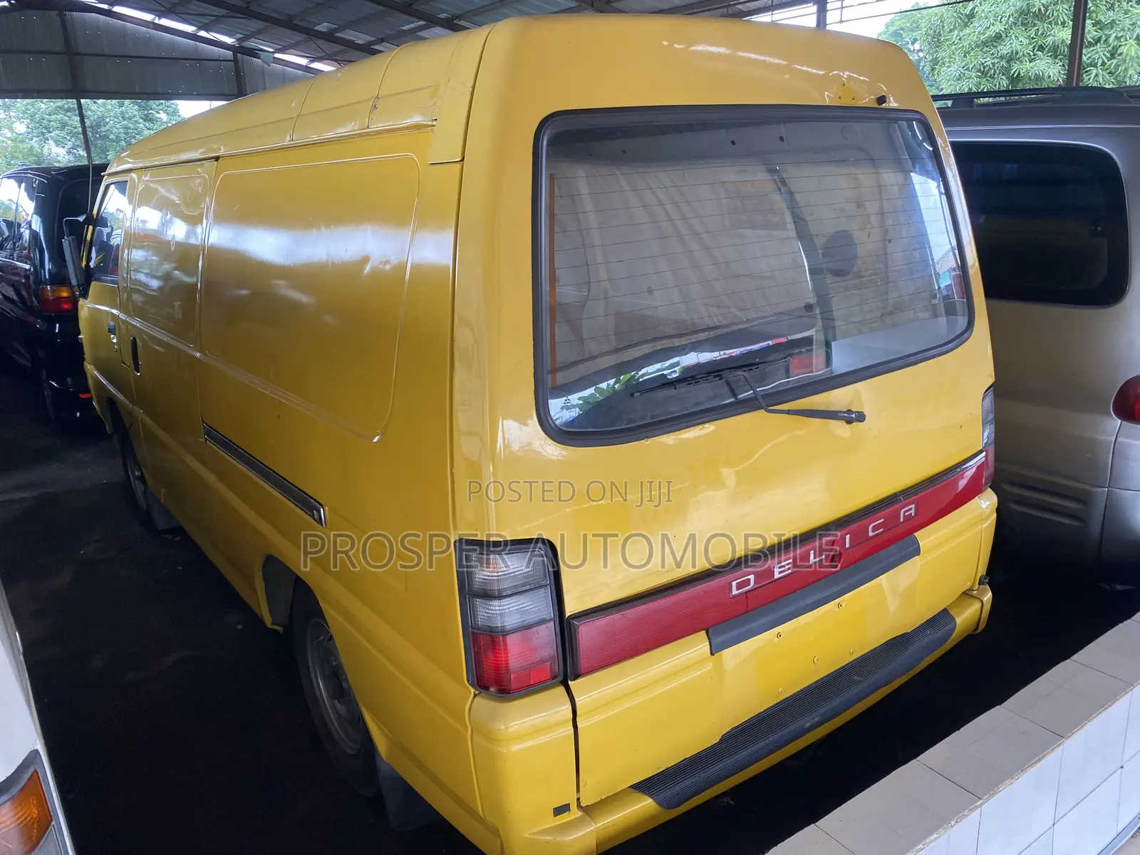 Mitsubishi Delica 2006 Yellow