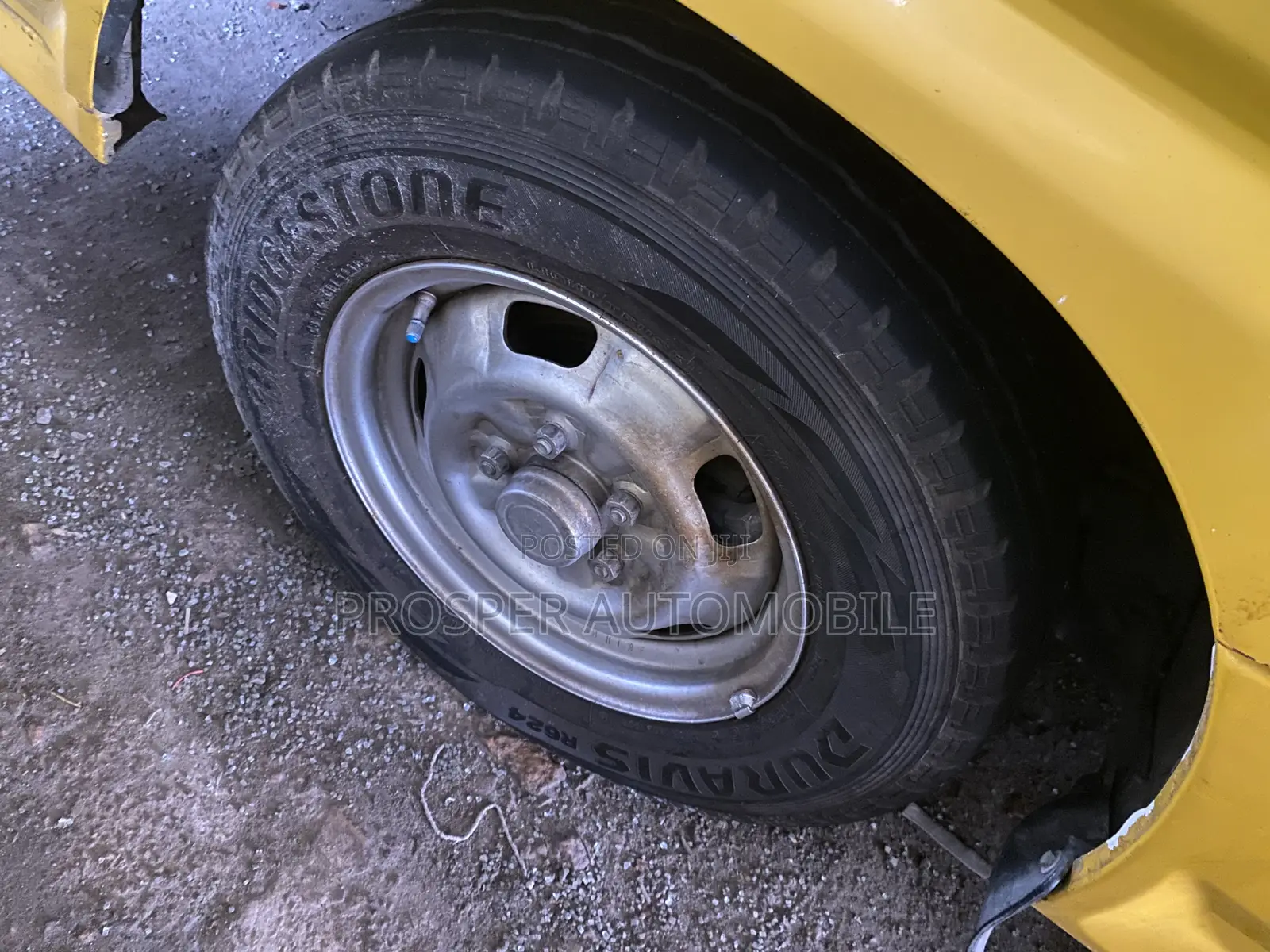 Mitsubishi Delica 2006 Yellow