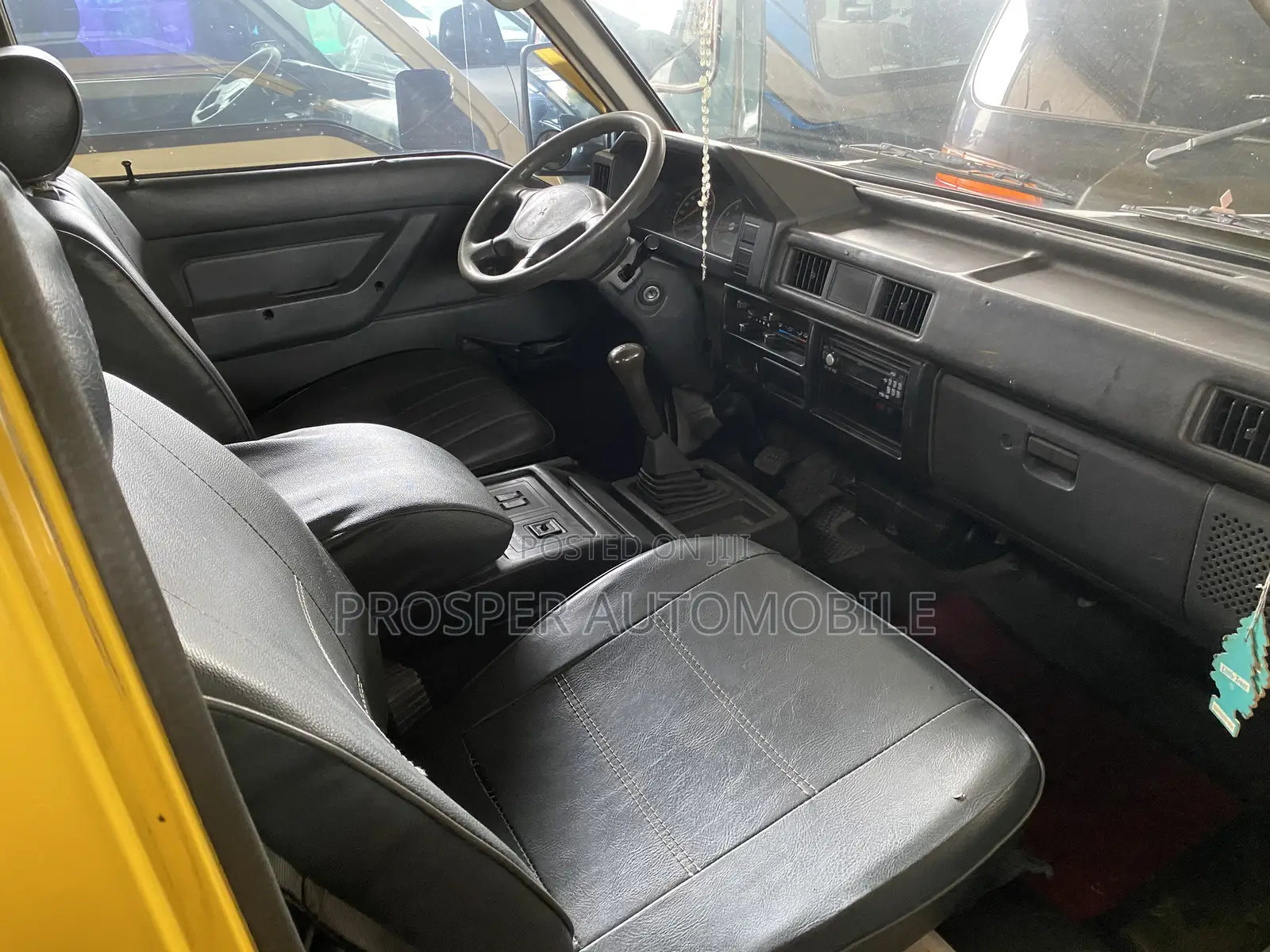 Mitsubishi Delica 2006 Yellow
