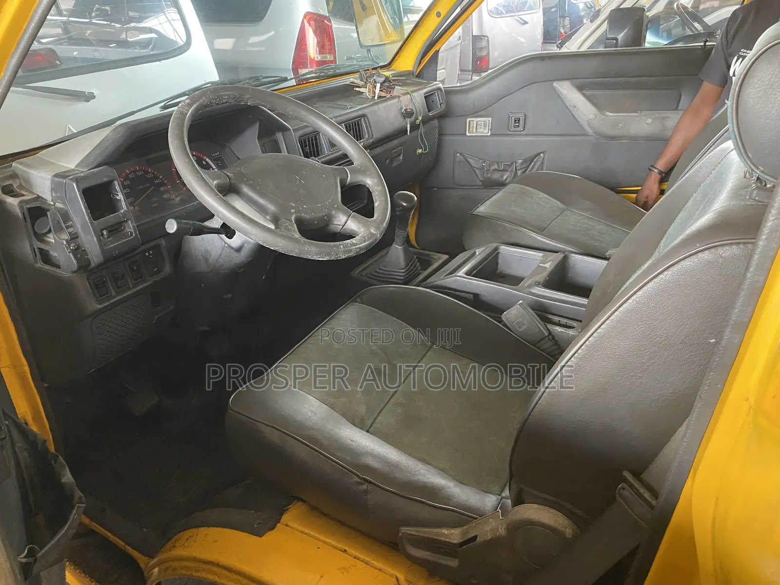Mitsubishi Delica 2007 Yellow