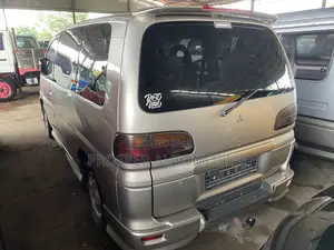 Mitsubishi Space Gear 2003 Grey