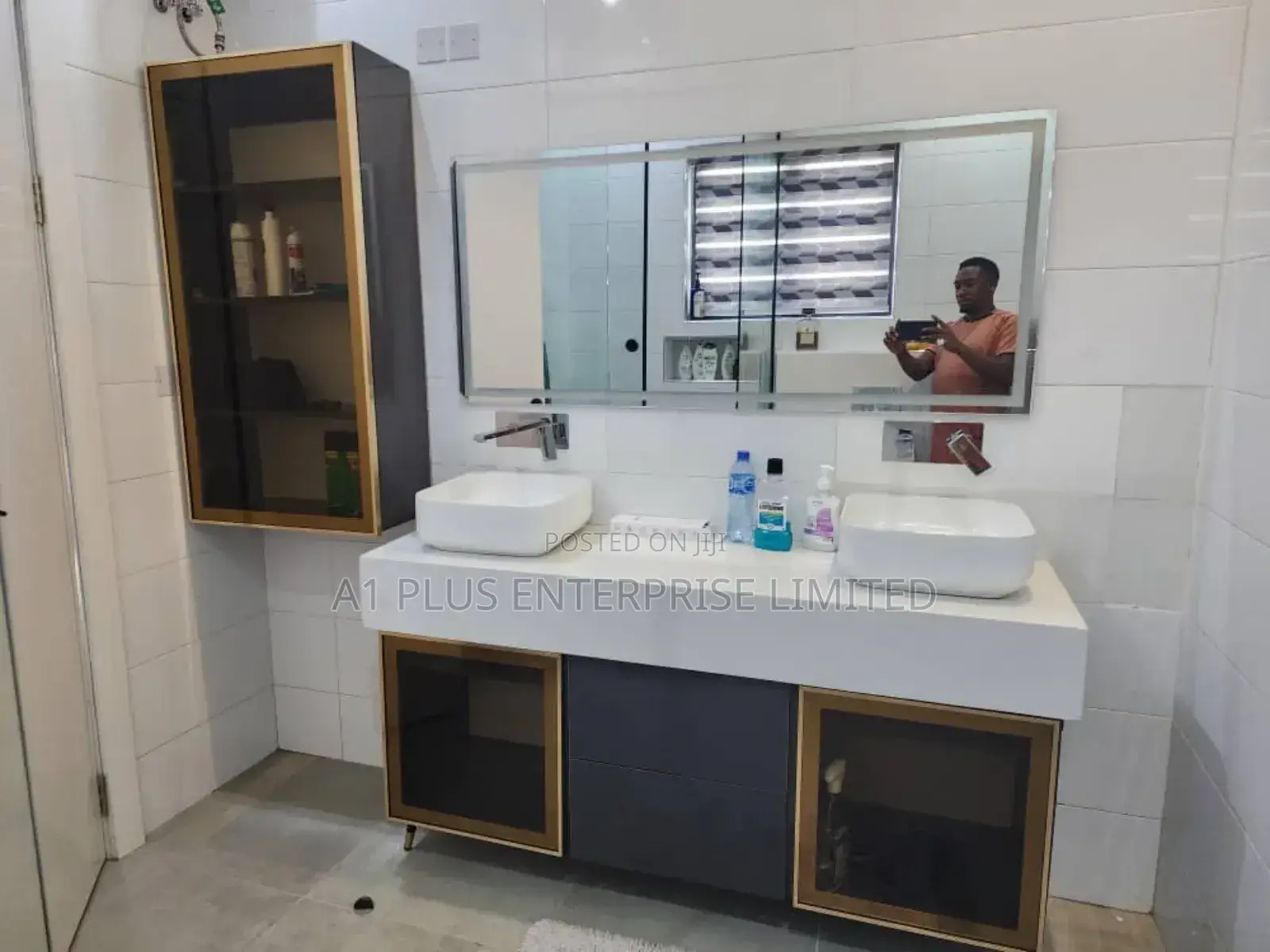 Vanity With Sink, Tap Mirror