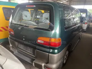 Mitsubishi Space Gear 2003 Green
