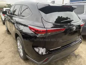 Toyota Highlander XLE 2021 Black