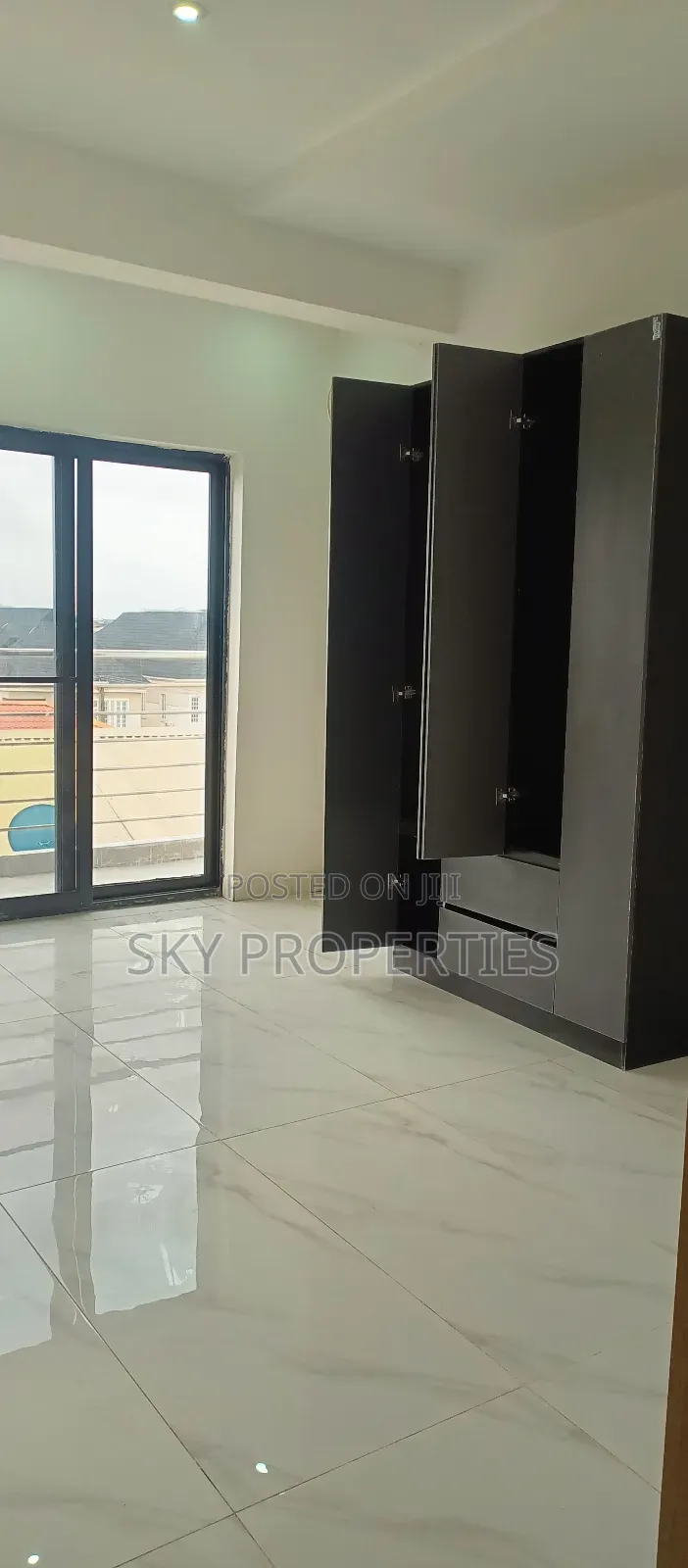 1bdrm Apartment in Lekki Fhase1 for sale