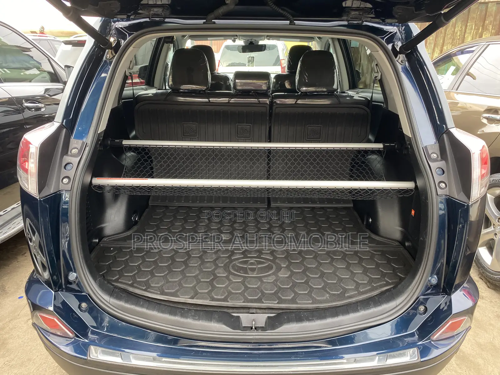 Toyota RAV4 2018 Blue