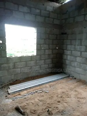 3bdrm Bungalow in Upper Room Estate, Dei-Dei for sale