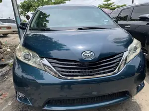 Toyota Sienna XLE AWD 7-Passenger 2013 Blue
