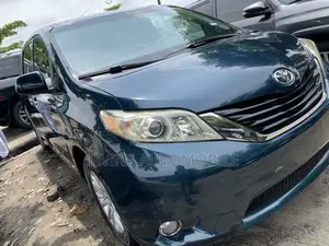 Toyota Sienna XLE AWD 7-Passenger 2013 Blue