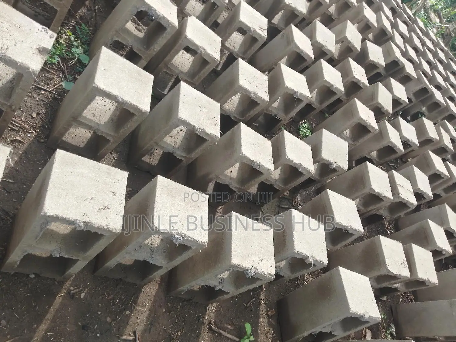 On-Site Concrete Block Molding at Ease