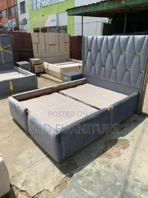 Quality Bed Set With Dresser