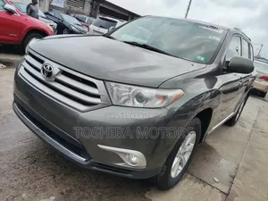 Toyota Highlander 3.5L 4WD 2013 Burgundy