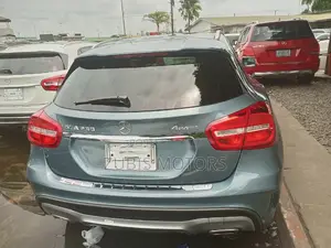 Mercedes-Benz GLA 250 2015 Blue